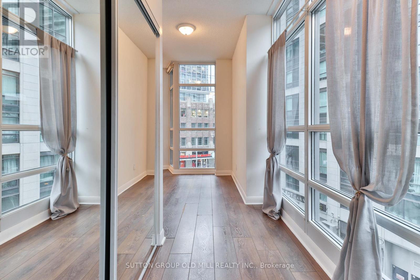 405 - 15 Bruyeres Mews, Toronto (Waterfront Communities), Ontario  M5V 0A7 - Photo 7 - C12610596