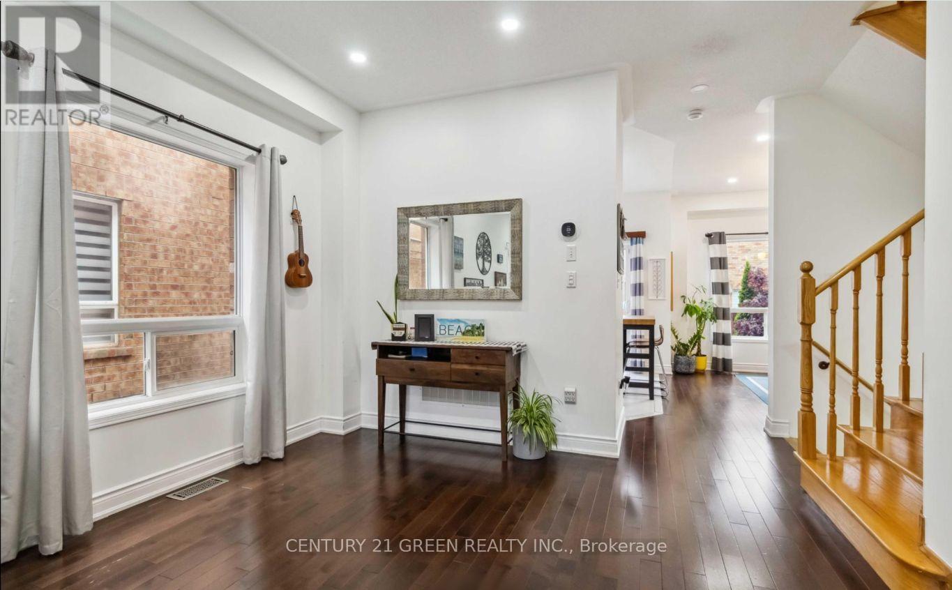 98 Personna Circle, Brampton, Ontario  L6X 0S9 - Photo 11 - W12579154