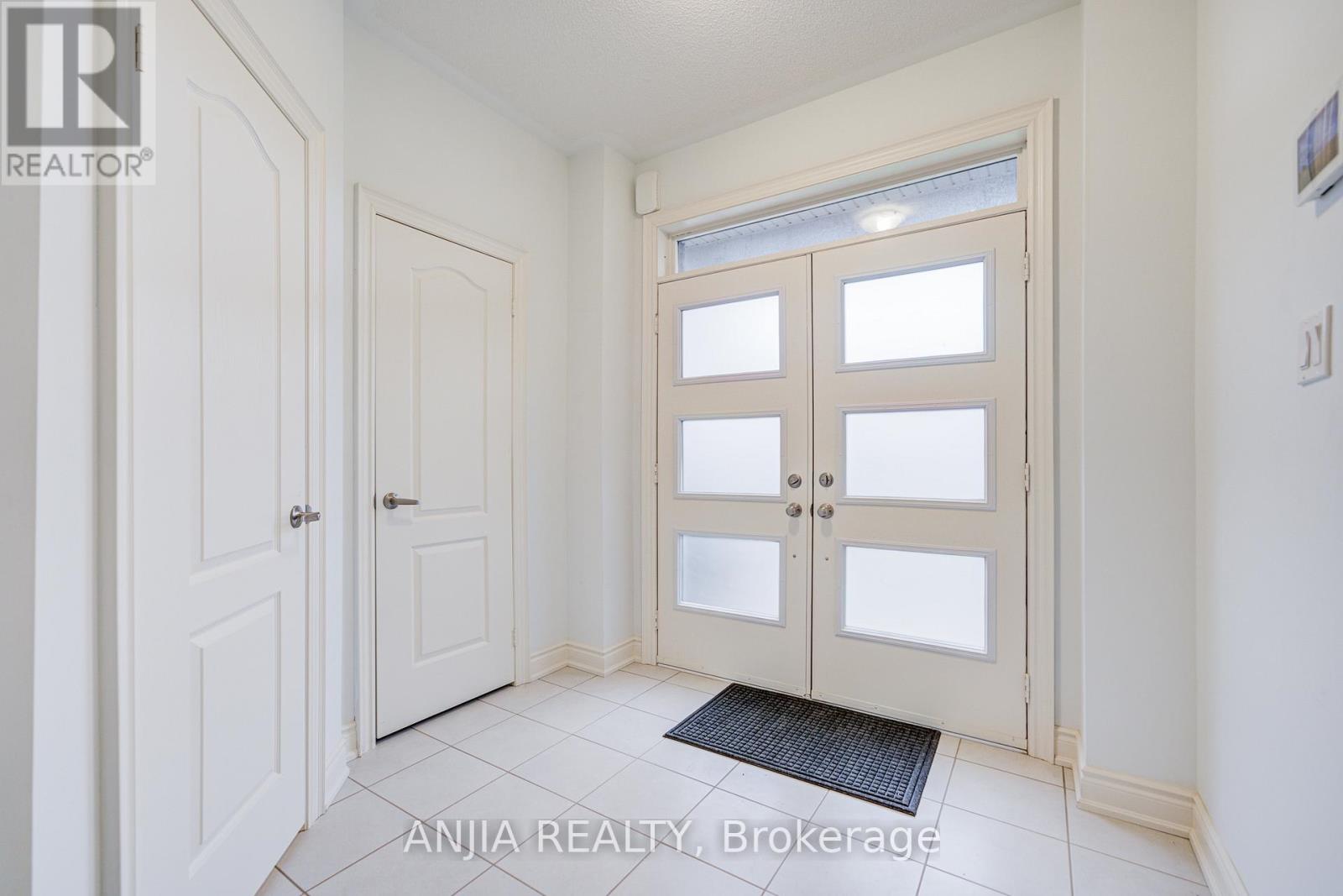 43 Sambro Lane, Whitchurch-Stouffville, Ontario  L4A 0S1 - Photo 10 - N12610608