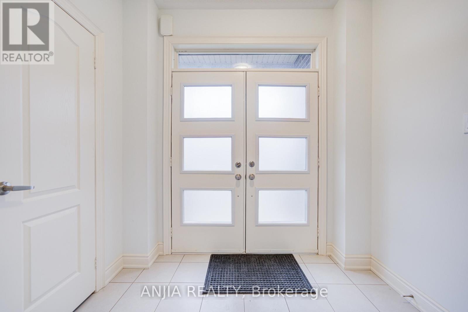 43 Sambro Lane, Whitchurch-Stouffville, Ontario  L4A 0S1 - Photo 11 - N12610608