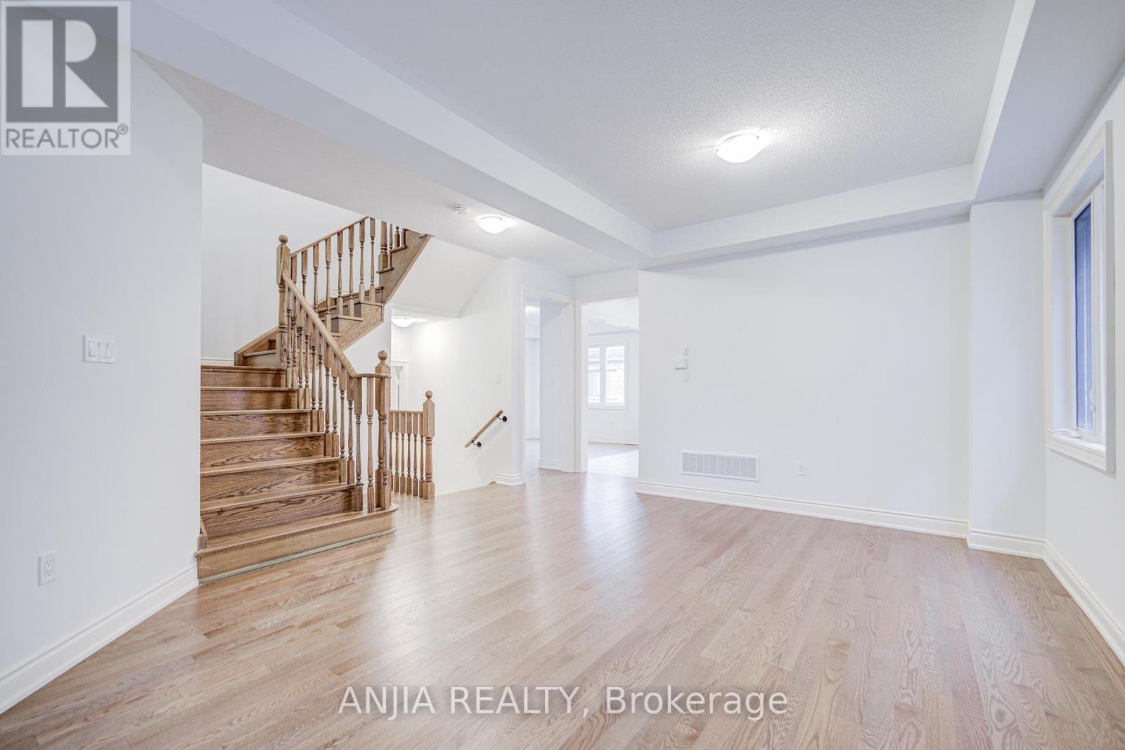 43 Sambro Lane, Whitchurch-Stouffville, Ontario  L4A 0S1 - Photo 15 - N12610608