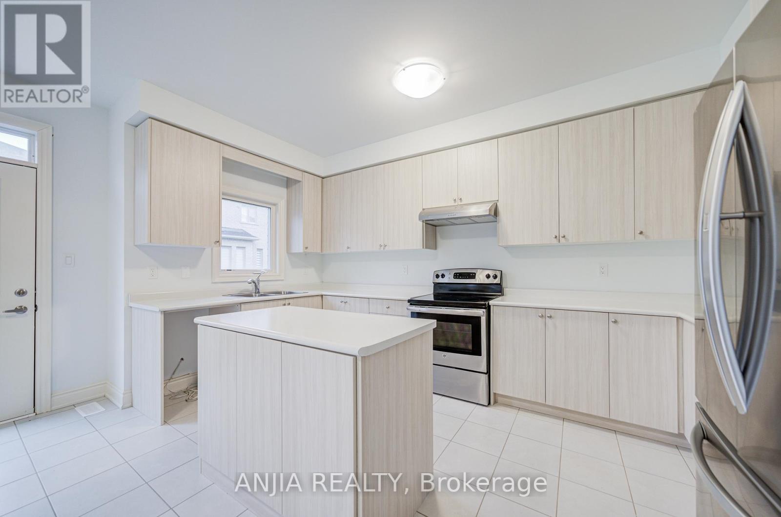 43 Sambro Lane, Whitchurch-Stouffville, Ontario  L4A 0S1 - Photo 28 - N12610608