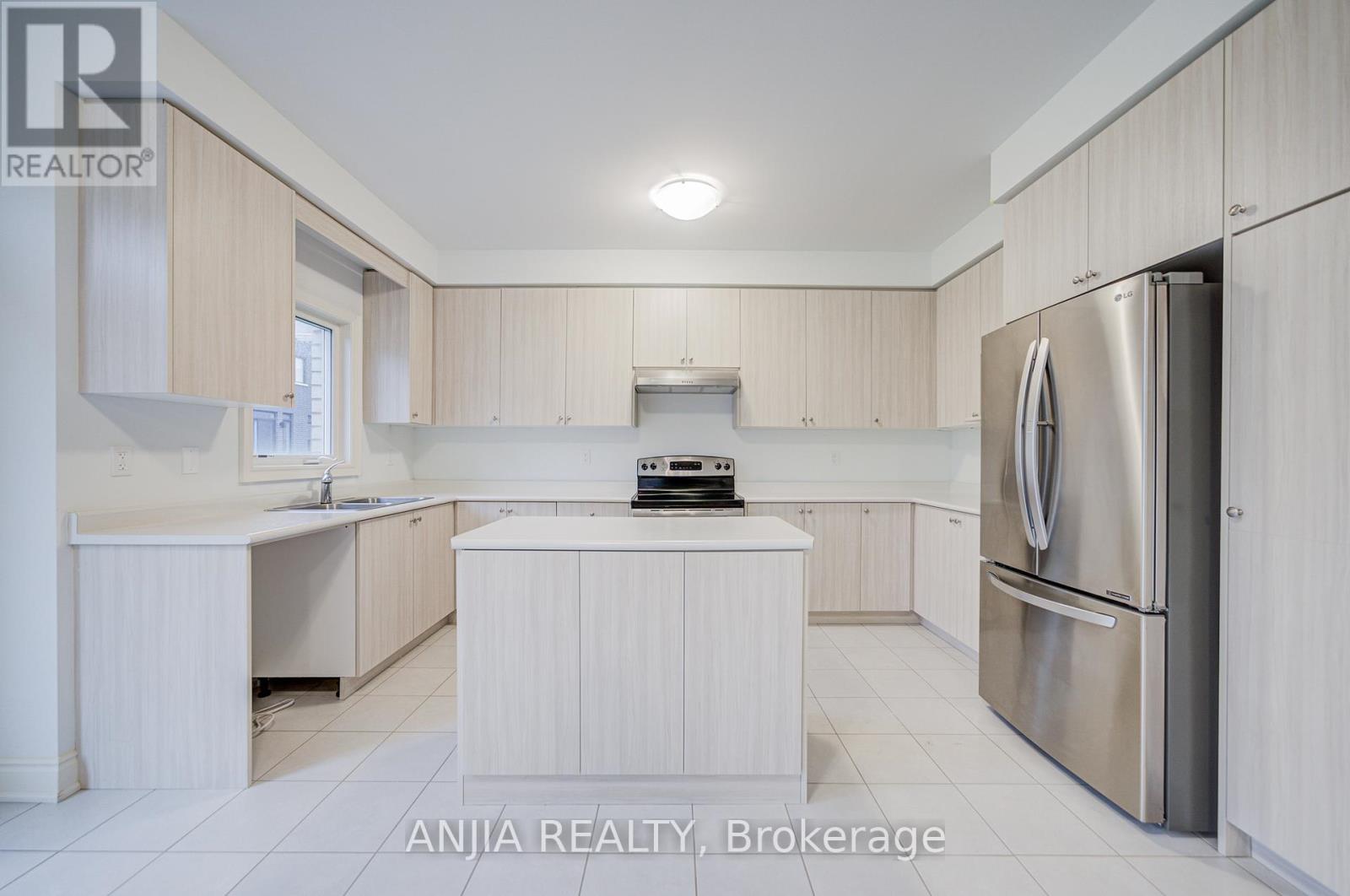 43 Sambro Lane, Whitchurch-Stouffville, Ontario  L4A 0S1 - Photo 29 - N12610608