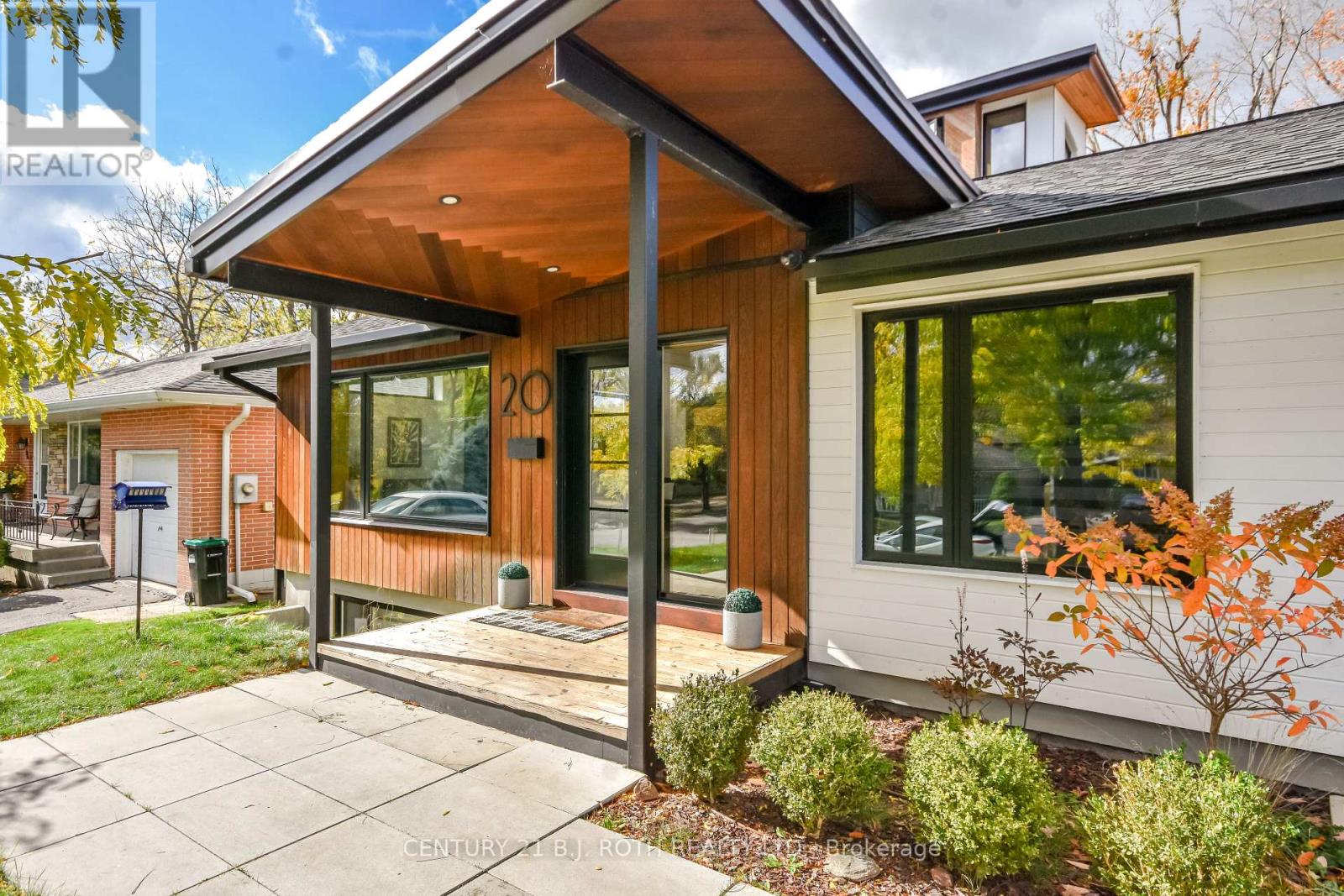 20 Weldon Street, Barrie, Ontario  L4M 4J4 - Photo 2 - S12610630