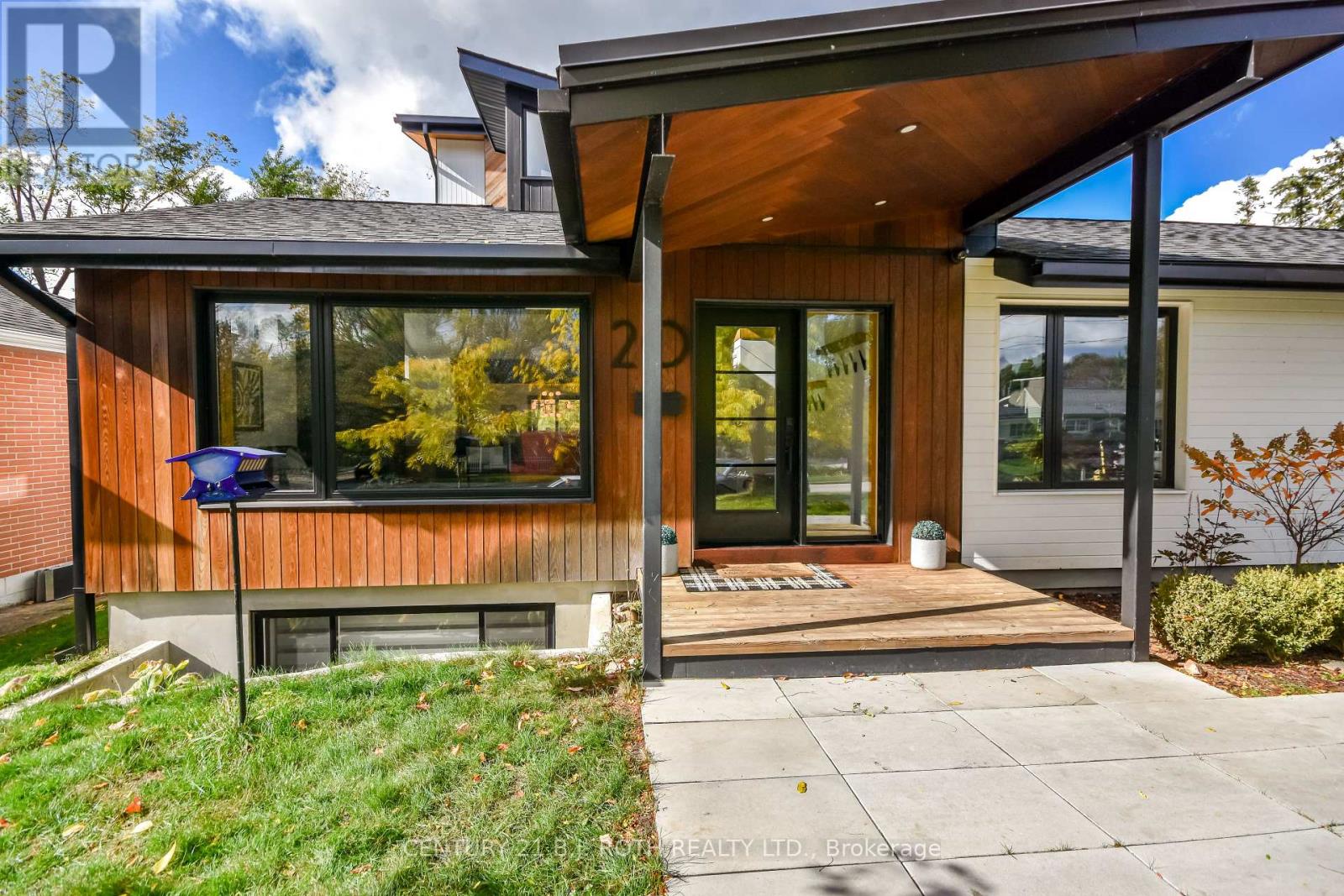 20 Weldon Street, Barrie, Ontario  L4M 4J4 - Photo 3 - S12610630