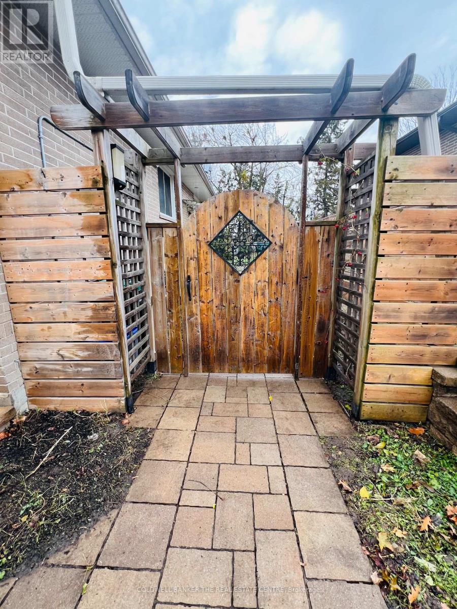 Bsmt - 208 Wellington Street E, Barrie (Wellington), Ontario  L4M 2E1 - Photo 2 - S12610650