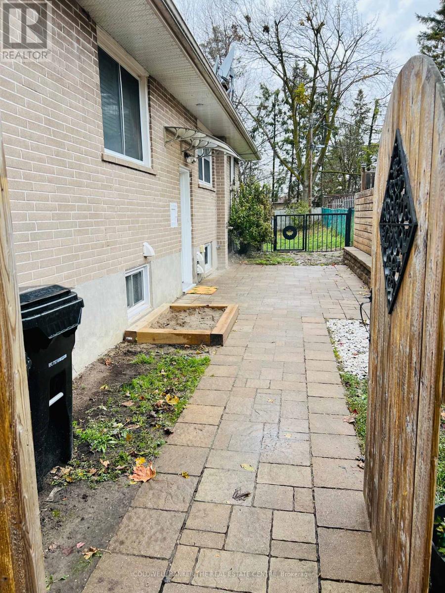 Bsmt - 208 Wellington Street E, Barrie (Wellington), Ontario  L4M 2E1 - Photo 3 - S12610650