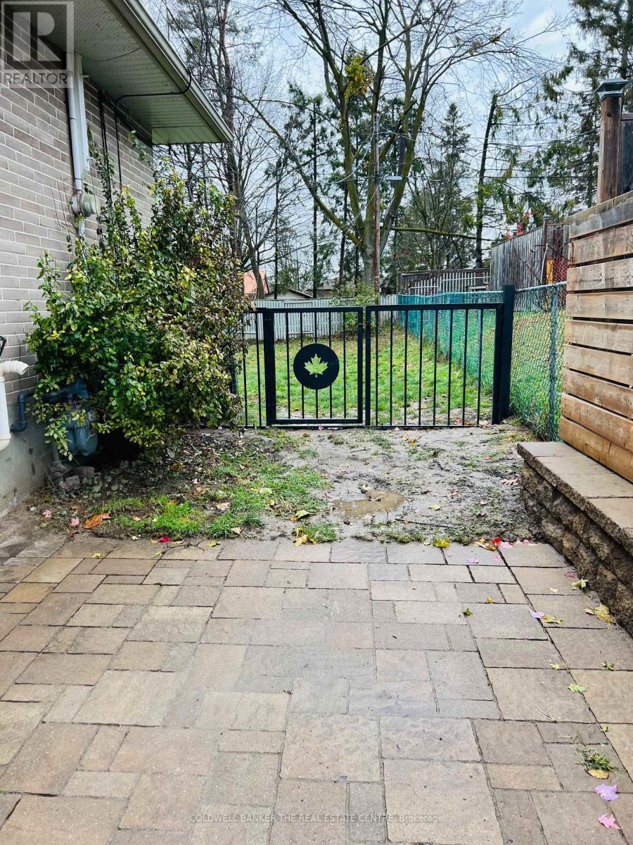 Bsmt - 208 Wellington Street E, Barrie (Wellington), Ontario  L4M 2E1 - Photo 4 - S12610650