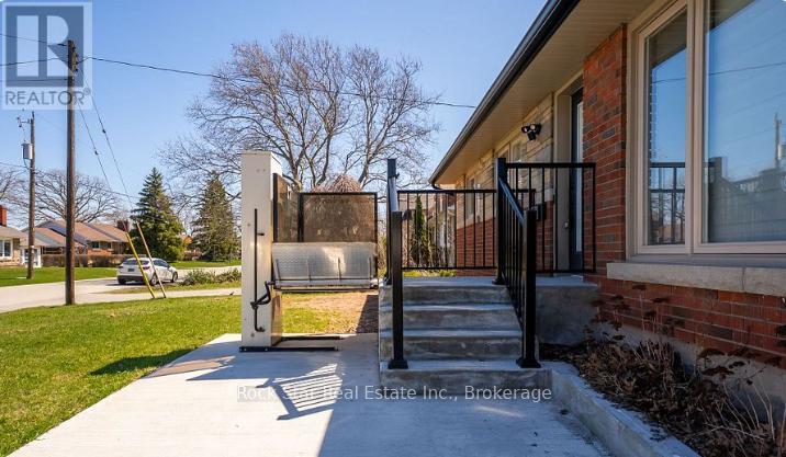 28 Dale Avenue, Hamilton, Ontario  L8G 3L9 - Photo 2 - X12610776