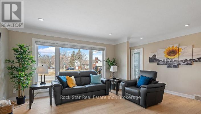 28 Dale Avenue, Hamilton, Ontario  L8G 3L9 - Photo 3 - X12610776