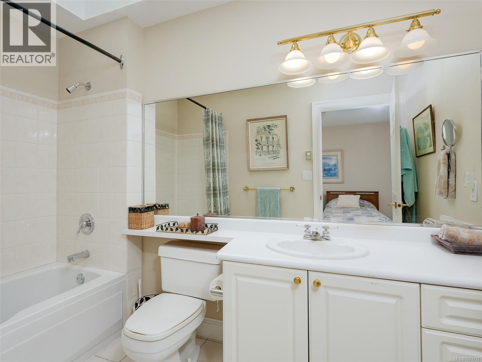 1 2573 Kilgary Pl, Saanich, British Columbia V8N 1J7 - Photo 22 - 1021711