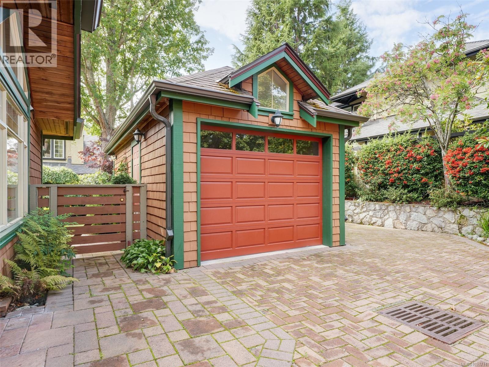 1 2573 Kilgary Pl, Saanich, British Columbia V8N 1J7 - Photo 33 - 1021711