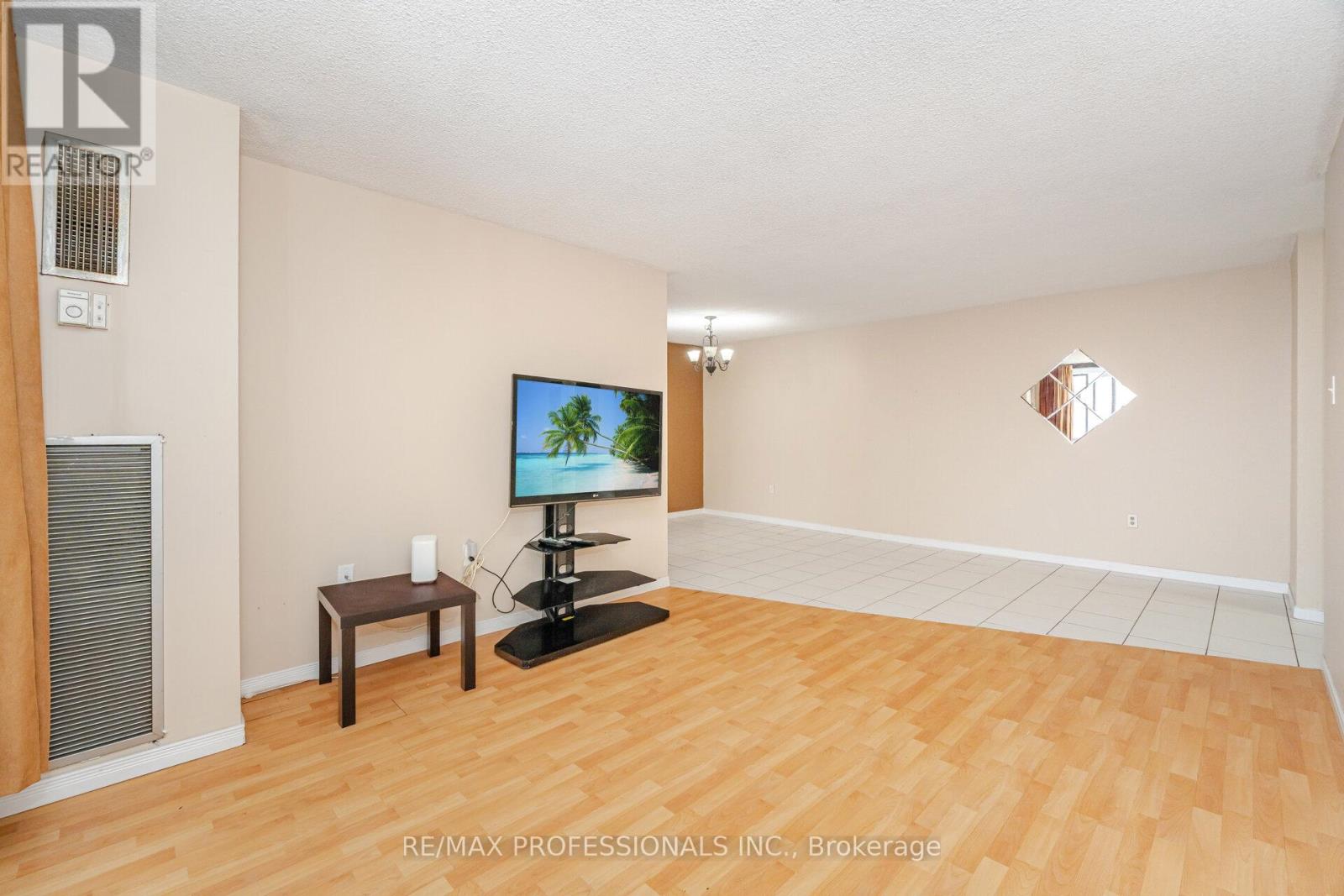 1109 - 4 Kings Cross Road, Brampton (Queen Street Corridor), Ontario  L6T 3X8 - Photo 11 - W12610584