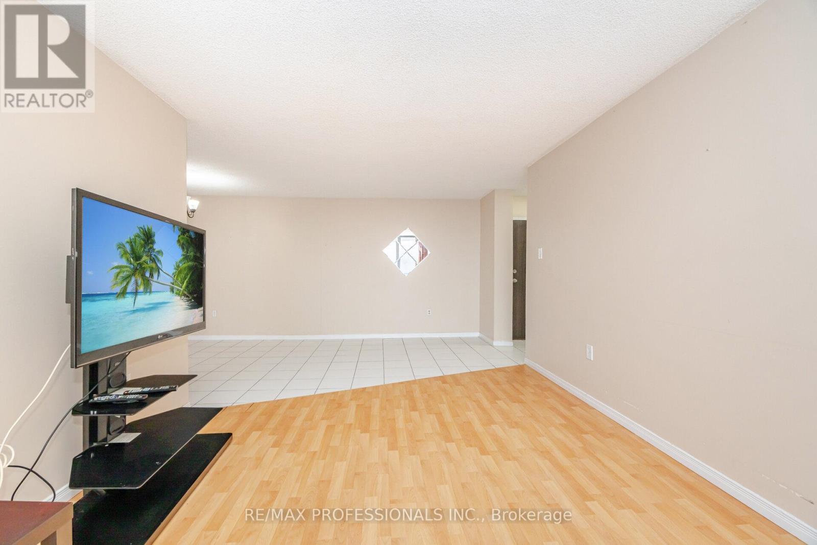 1109 - 4 Kings Cross Road, Brampton (Queen Street Corridor), Ontario  L6T 3X8 - Photo 12 - W12610584