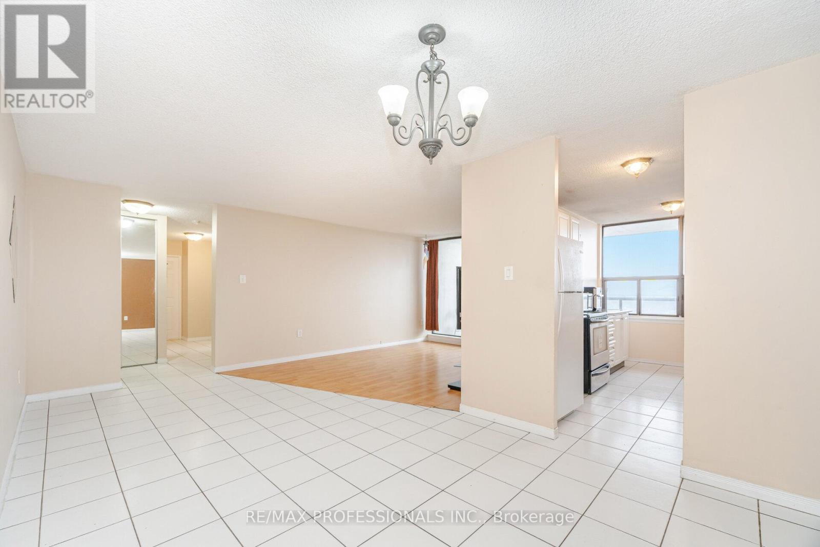 1109 - 4 Kings Cross Road, Brampton (Queen Street Corridor), Ontario  L6T 3X8 - Photo 14 - W12610584