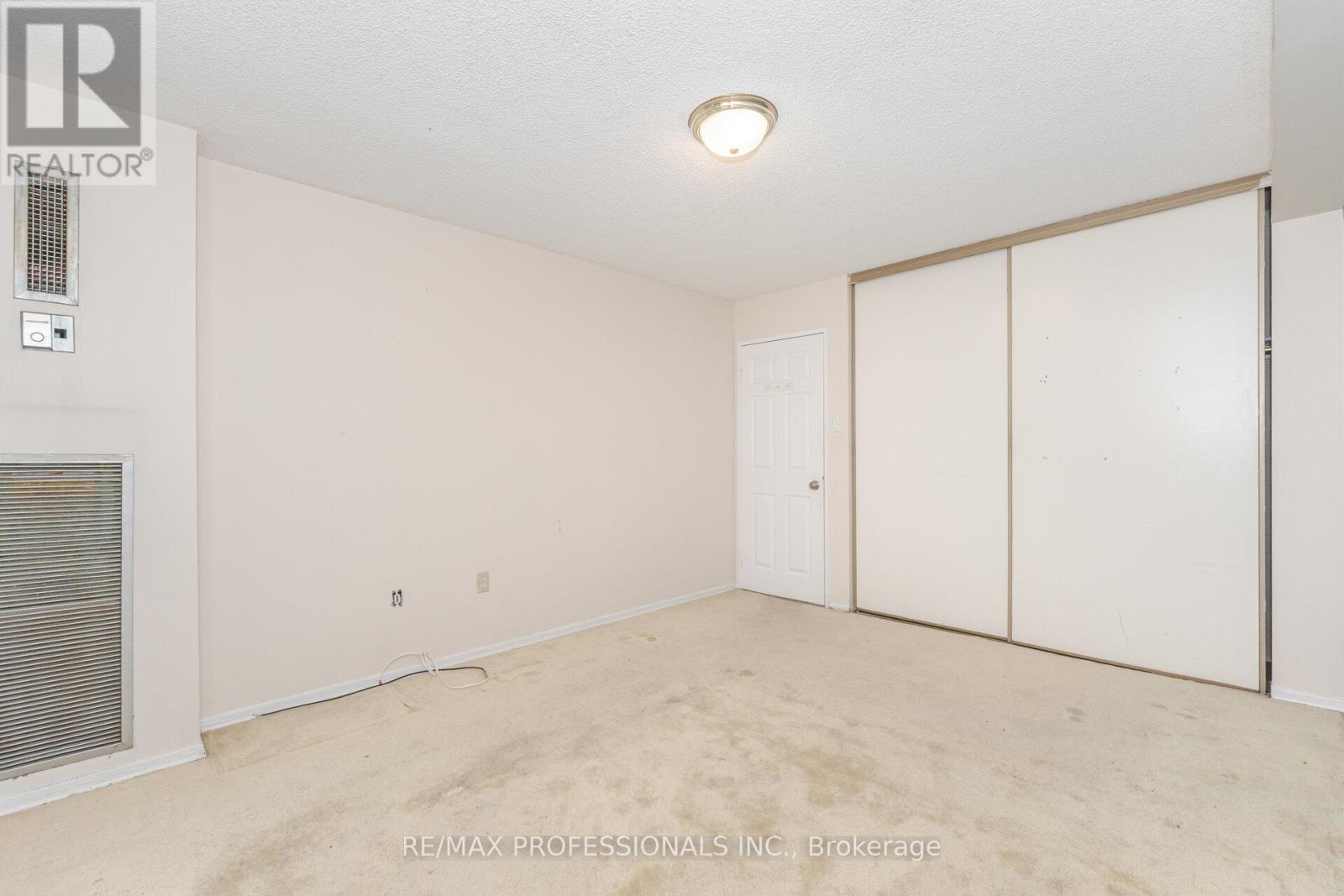 1109 - 4 Kings Cross Road, Brampton (Queen Street Corridor), Ontario  L6T 3X8 - Photo 20 - W12610584