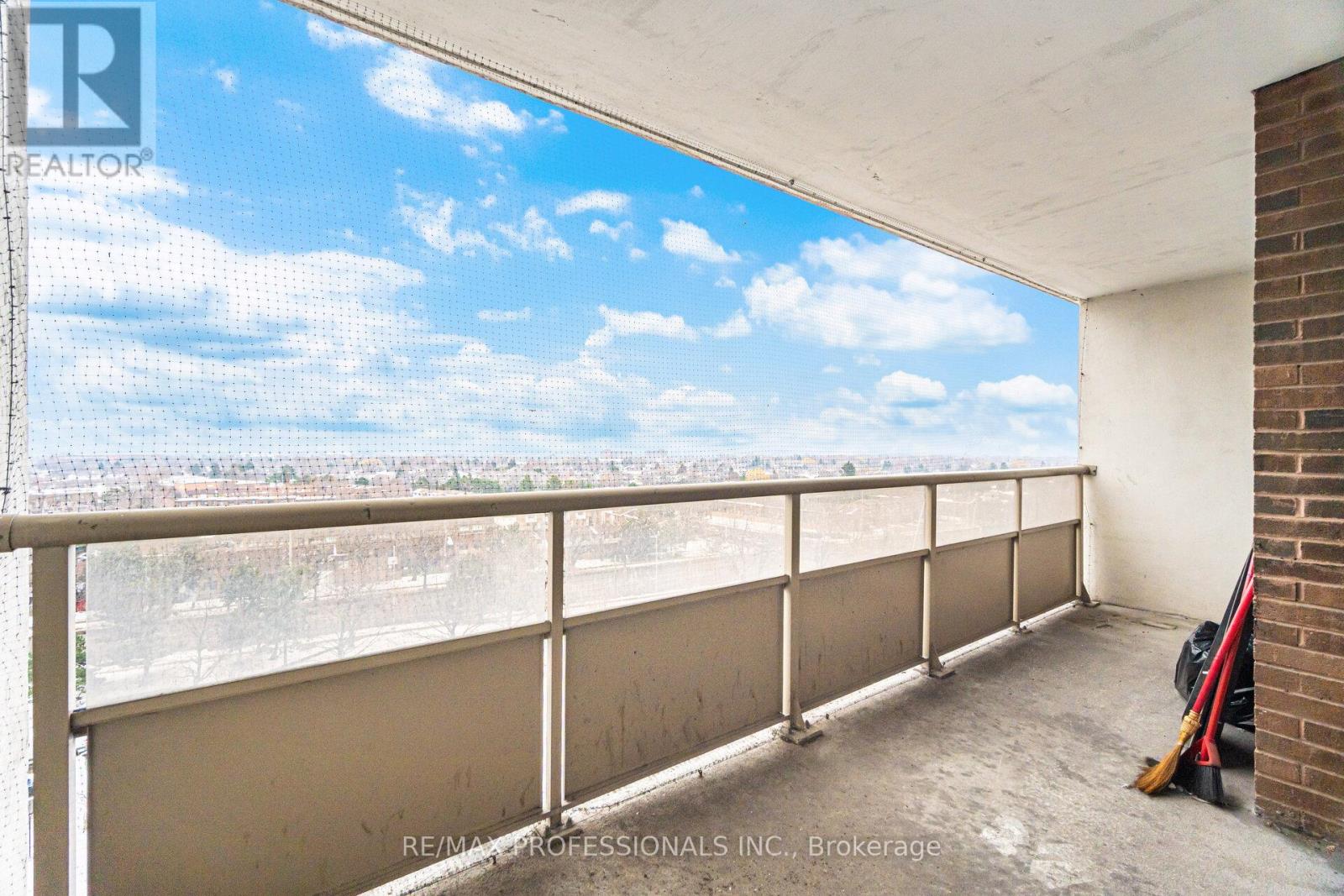 1109 - 4 Kings Cross Road, Brampton (Queen Street Corridor), Ontario  L6T 3X8 - Photo 24 - W12610584