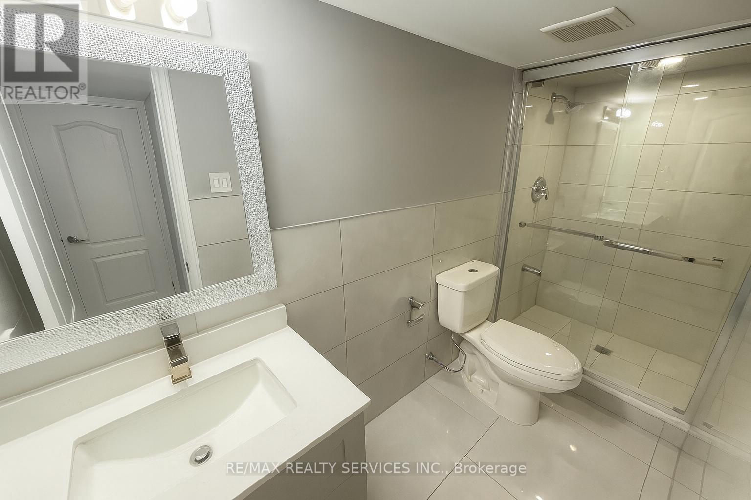 70 Prouse Drive, Brampton, Ontario  L6V 3A8 - Photo 7 - W12610606