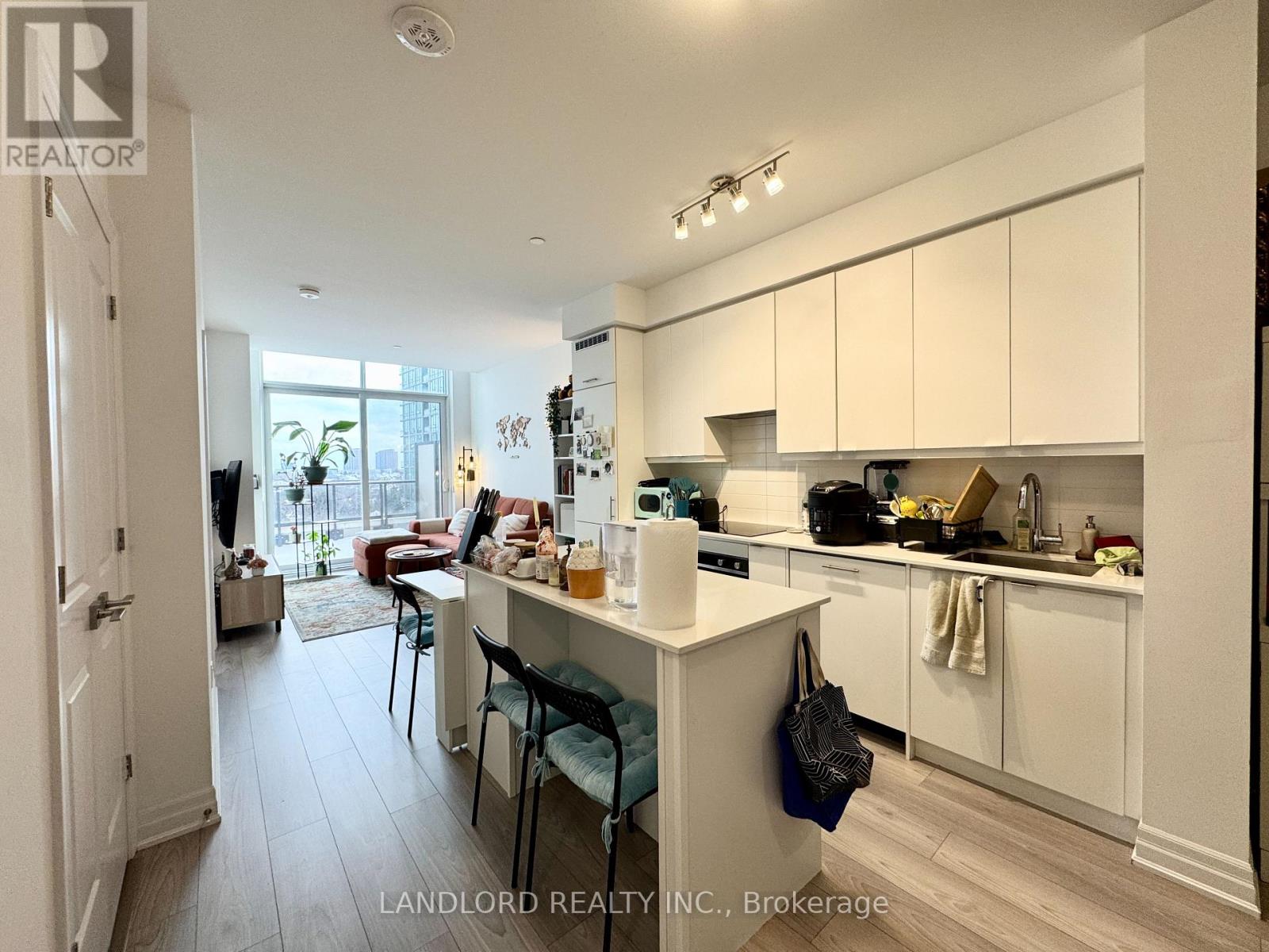 502 - 36 Elm Drive W, Mississauga, Ontario  L5B 0N3 - Photo 3 - W12610626