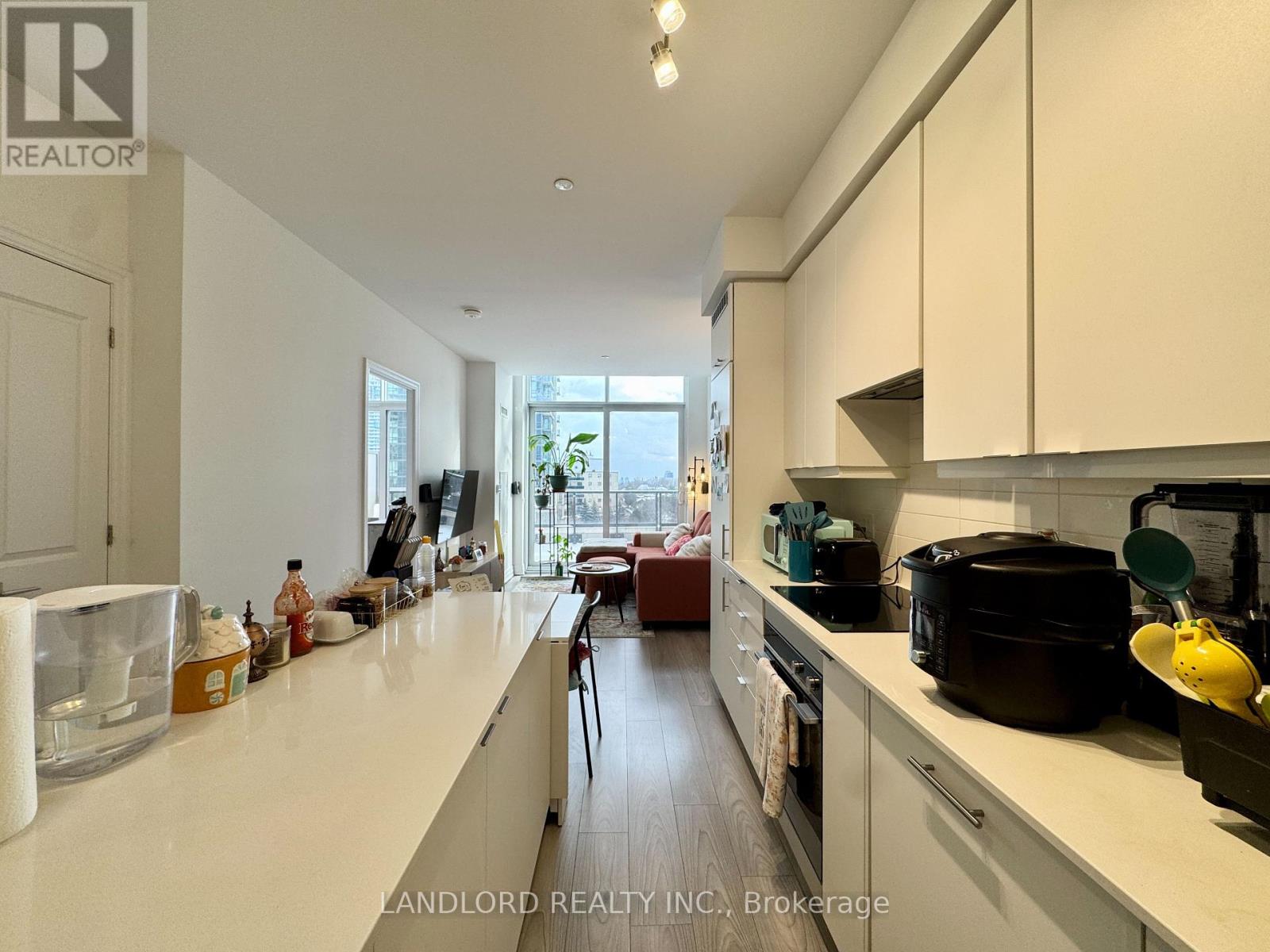 502 - 36 Elm Drive W, Mississauga, Ontario  L5B 0N3 - Photo 5 - W12610626