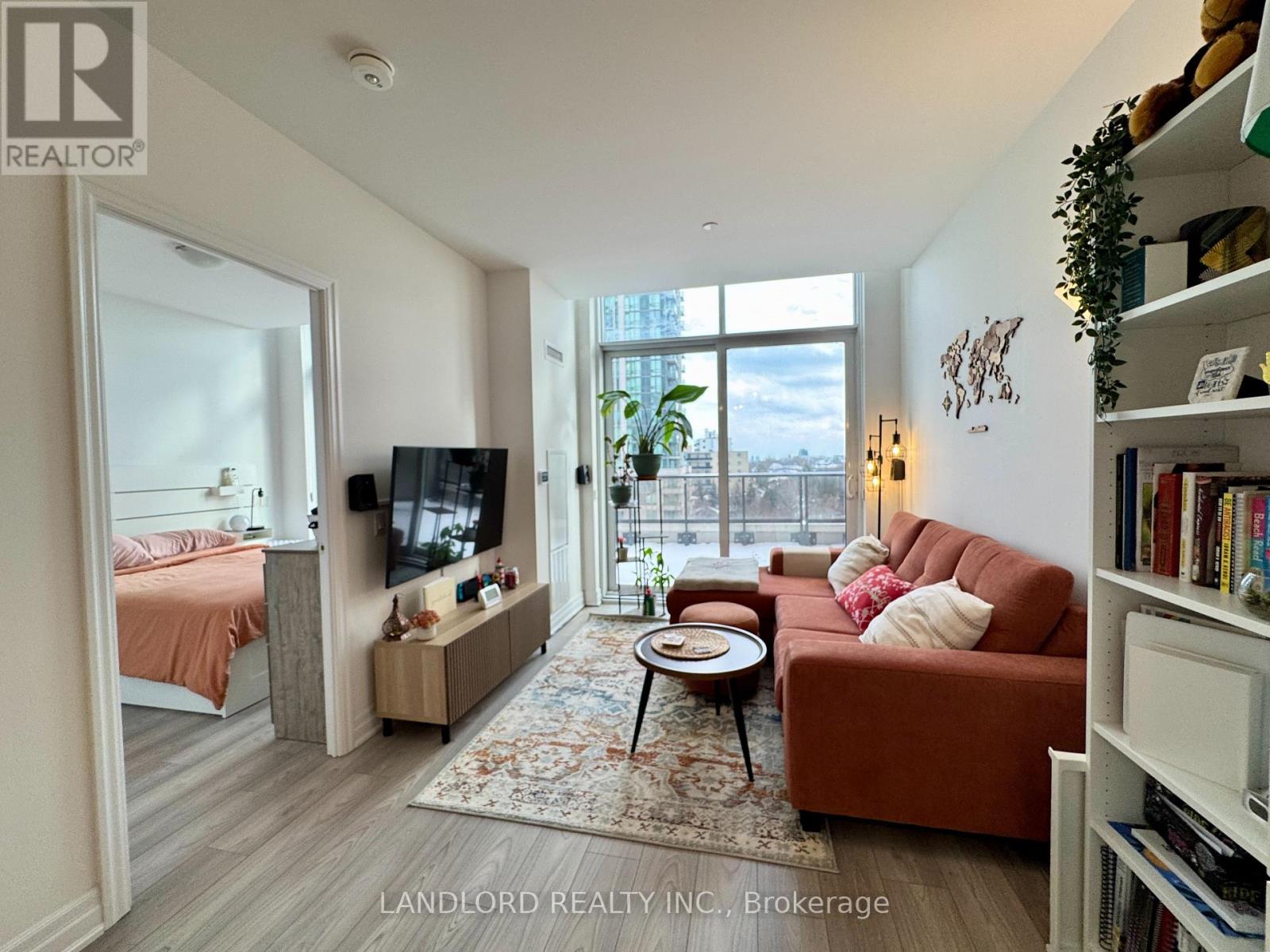 502 - 36 Elm Drive W, Mississauga, Ontario  L5B 0N3 - Photo 8 - W12610626