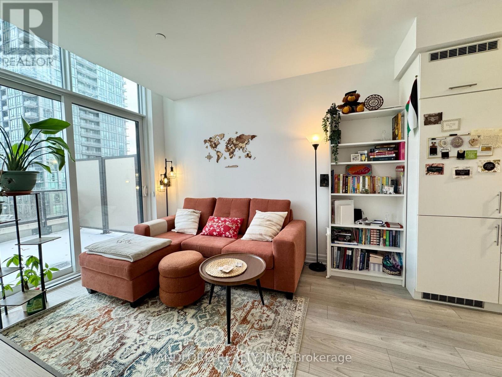 502 - 36 Elm Drive W, Mississauga, Ontario  L5B 0N3 - Photo 9 - W12610626