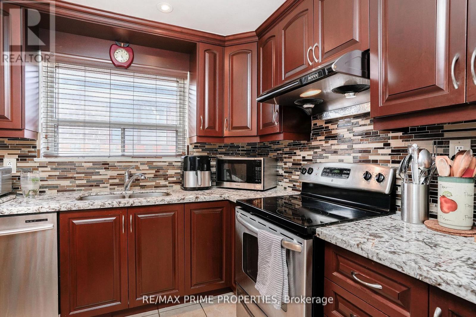 81 Silverstone Drive, Toronto, Ontario  M9V 3G4 - Photo 19 - W12610656