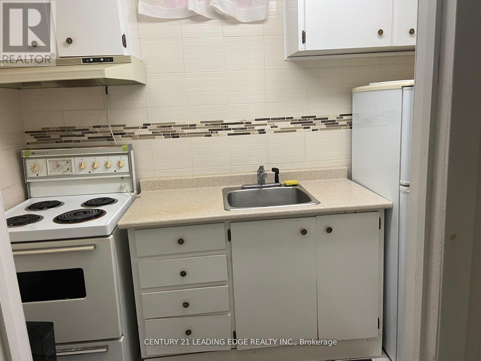 Bsmt - 54 Nottingham Crescent, Brampton, Ontario  L6S 4G4 - Photo 3 - W12610686