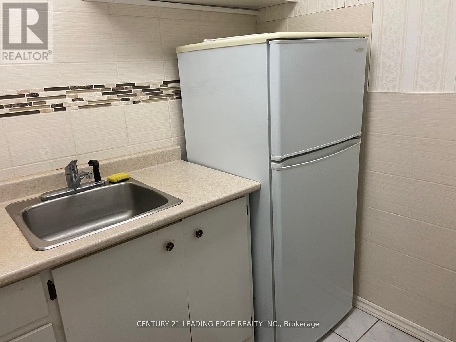 Bsmt - 54 Nottingham Crescent, Brampton, Ontario  L6S 4G4 - Photo 7 - W12610686