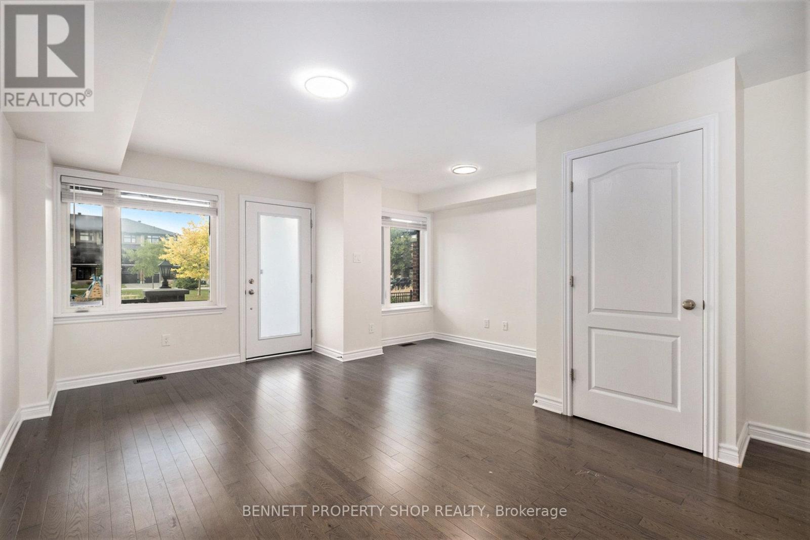 84 Gooseberry Place, Ottawa, Ontario  K2J 5Z6 - Photo 3 - X12435699