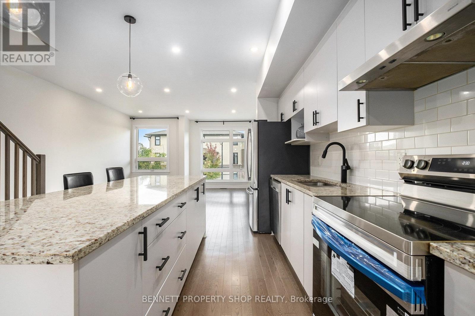 84 Gooseberry Place, Ottawa, Ontario  K2J 5Z6 - Photo 5 - X12435699