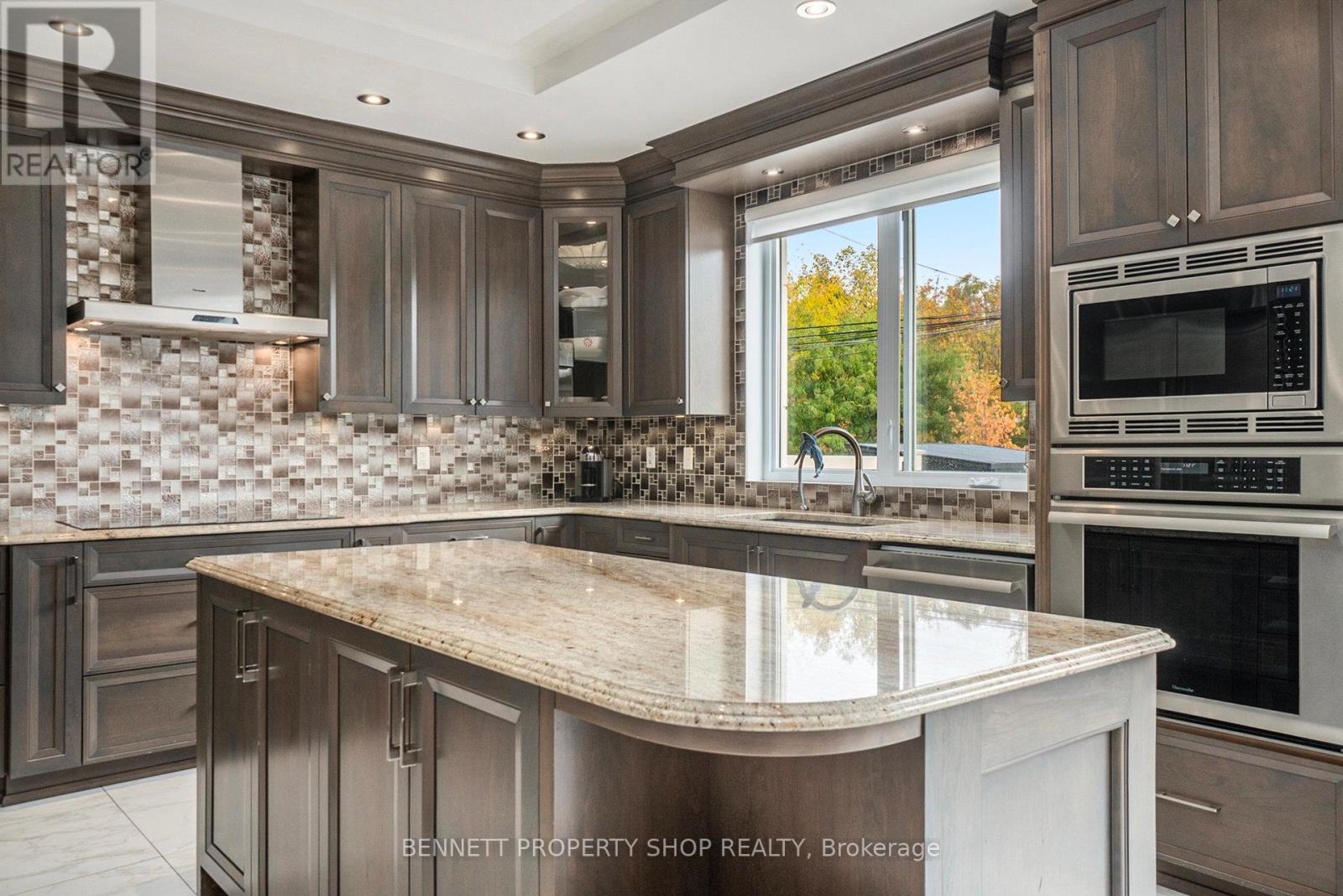 2253 Prospect Avenue, Ottawa, Ontario  K1H 7G2 - Photo 6 - X12438585