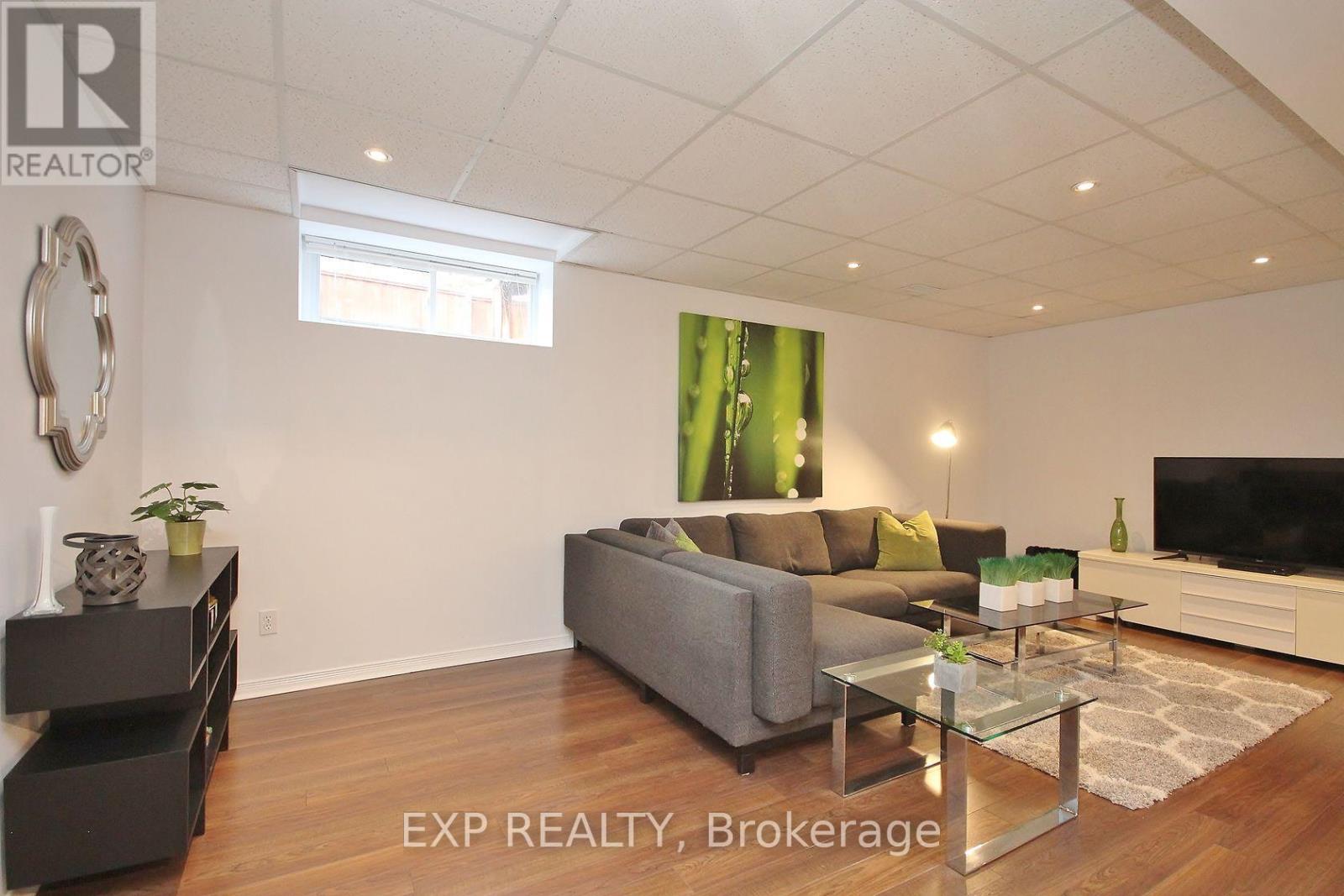 B - 19 Summerwind Crescent, Ottawa, Ontario  K2G 6G6 - Photo 4 - X12598838