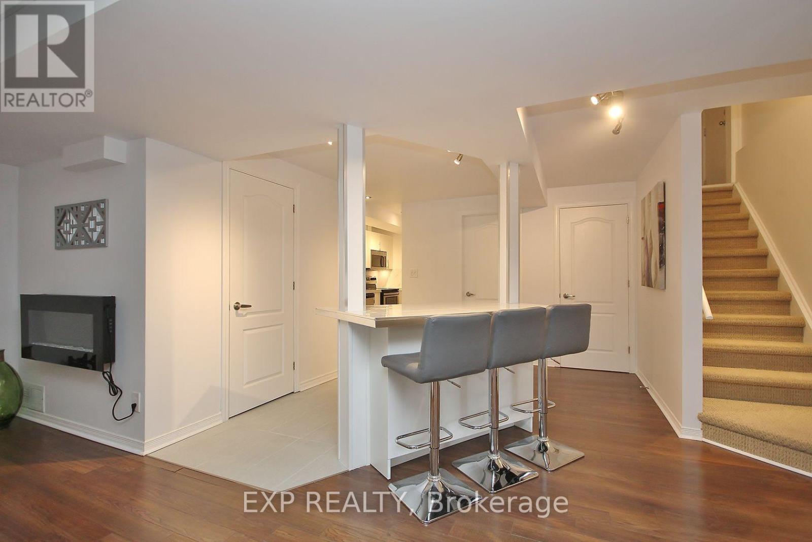 B - 19 Summerwind Crescent, Ottawa, Ontario  K2G 6G6 - Photo 8 - X12598838