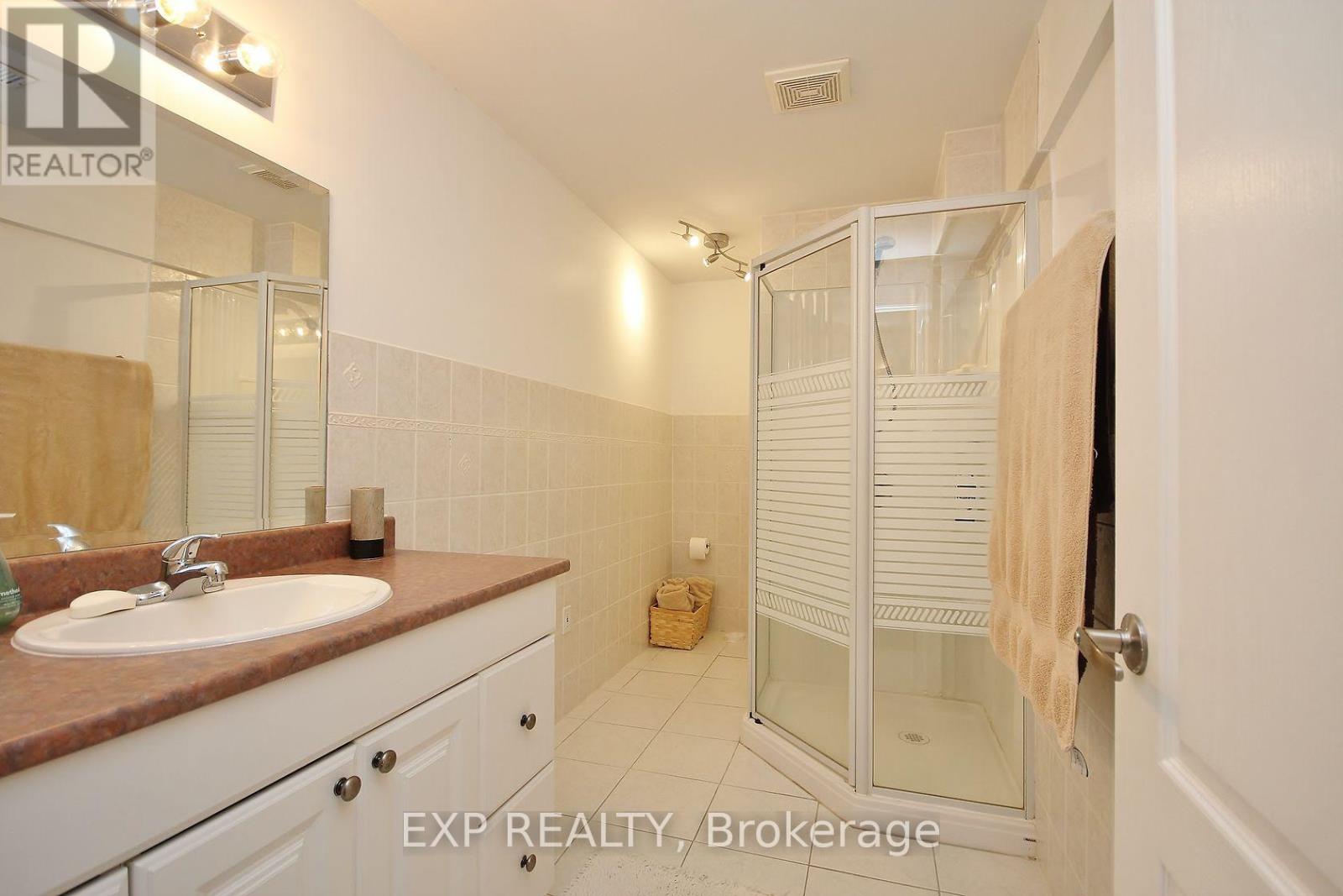 B - 19 Summerwind Crescent, Ottawa, Ontario  K2G 6G6 - Photo 15 - X12598838