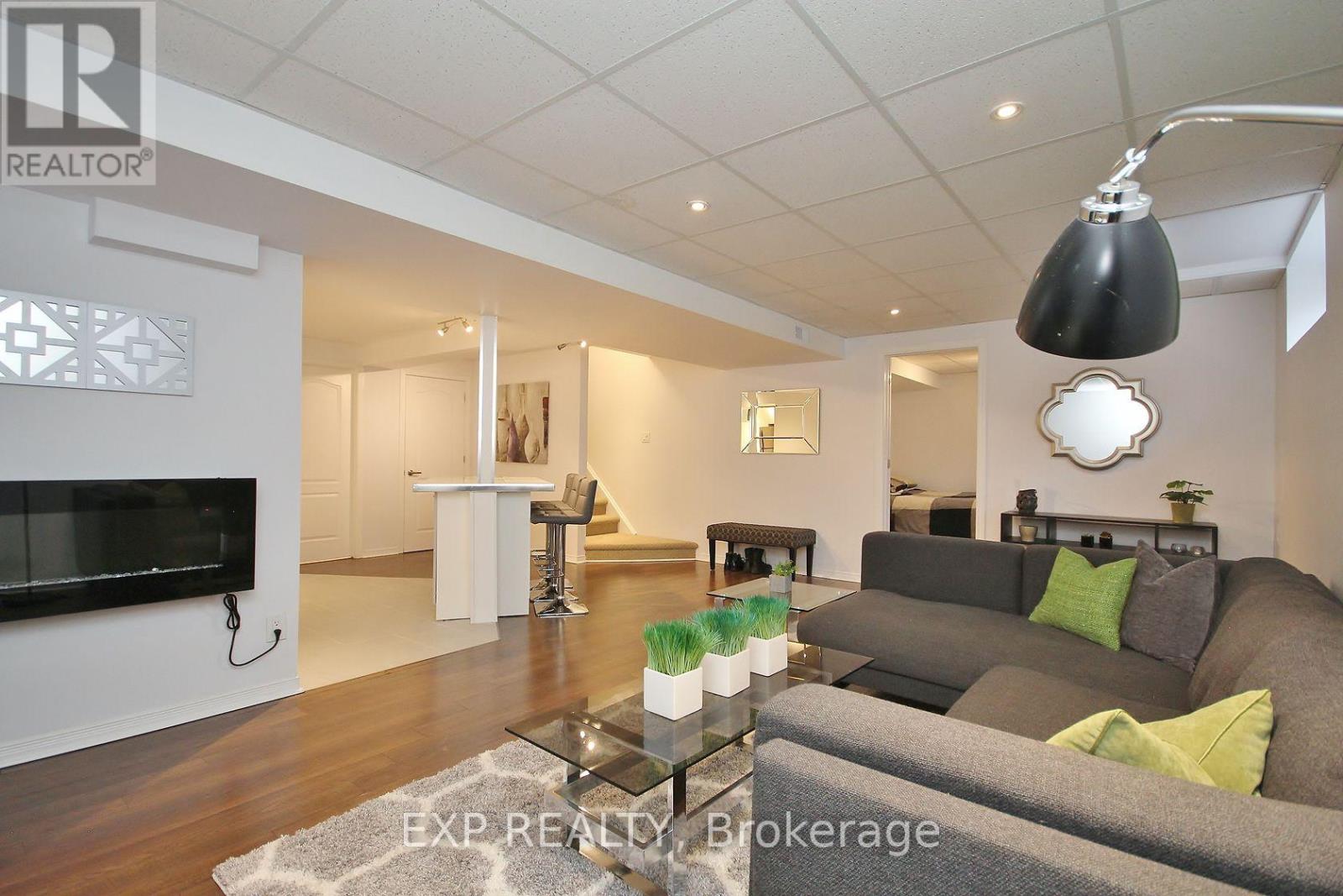 B - 19 Summerwind Crescent, Ottawa, Ontario  K2G 6G6 - Photo 7 - X12598838