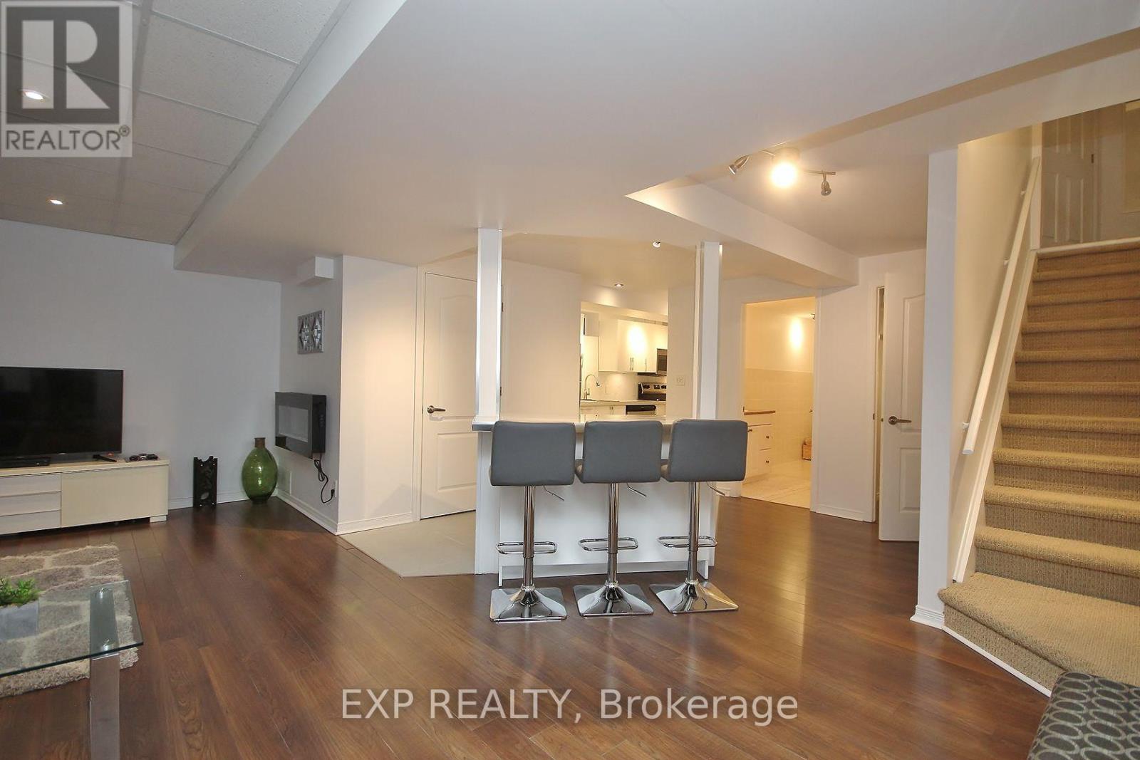 B - 19 Summerwind Crescent, Ottawa, Ontario  K2G 6G6 - Photo 5 - X12598838