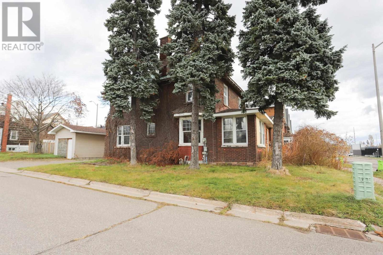 364 Albert St W, Sault Ste. Marie, Ontario  P6A 1B7 - Photo 2 - SM253184