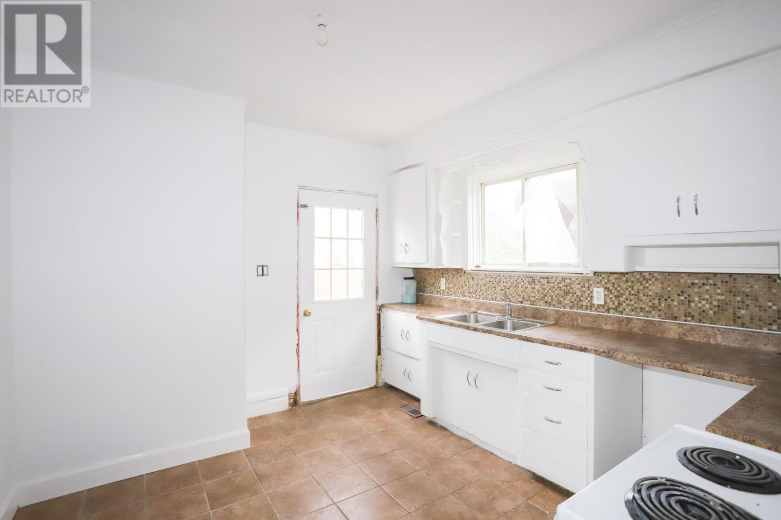 364 Albert St W, Sault Ste. Marie, Ontario  P6A 1B7 - Photo 9 - SM253184