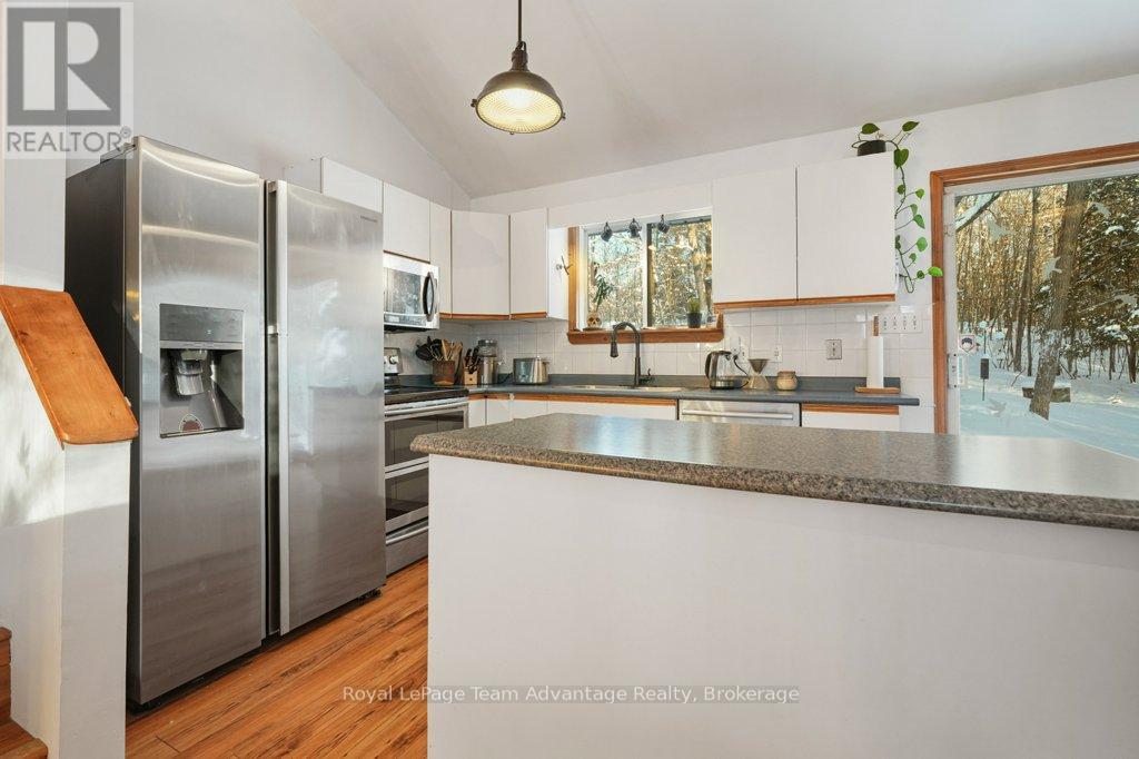 212 Star Lake Road, Seguin, Ontario  P2A 2W9 - Photo 11 - X12610808