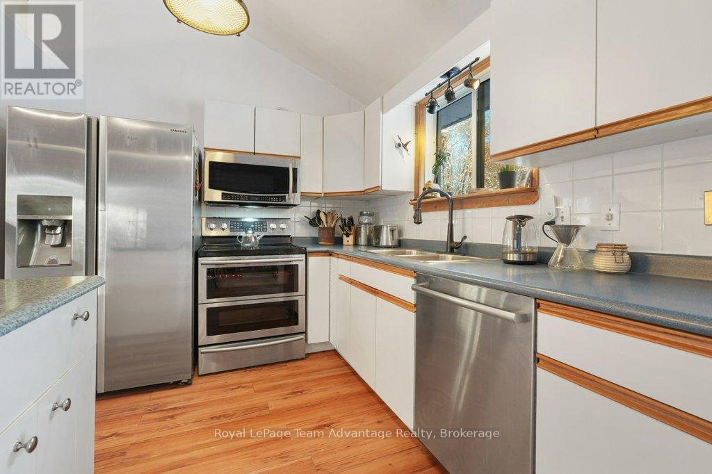 212 Star Lake Road, Seguin, Ontario  P2A 2W9 - Photo 12 - X12610808