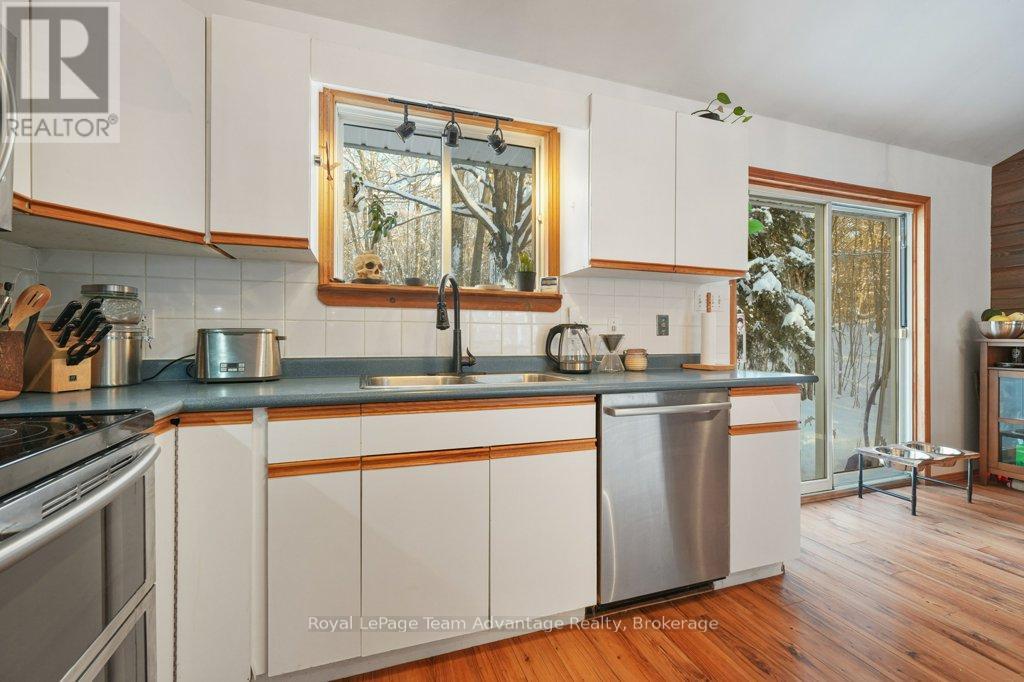 212 Star Lake Road, Seguin, Ontario  P2A 2W9 - Photo 13 - X12610808