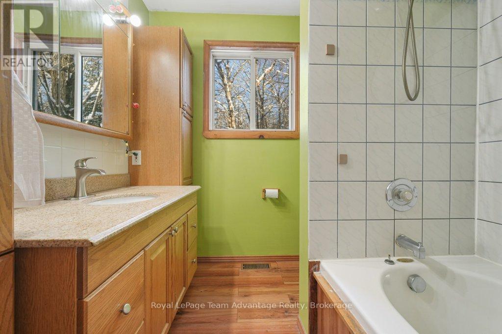 212 Star Lake Road, Seguin, Ontario  P2A 2W9 - Photo 23 - X12610808