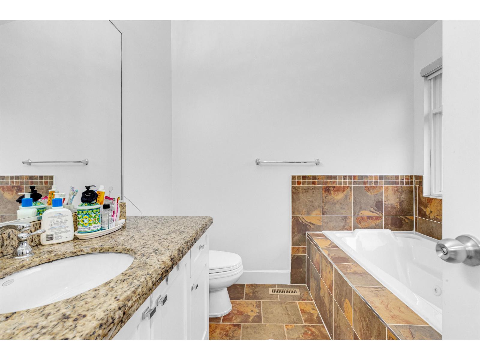 18358 67 Avenue, Surrey, British Columbia  V3S 1E5 - Photo 14 - R3071369