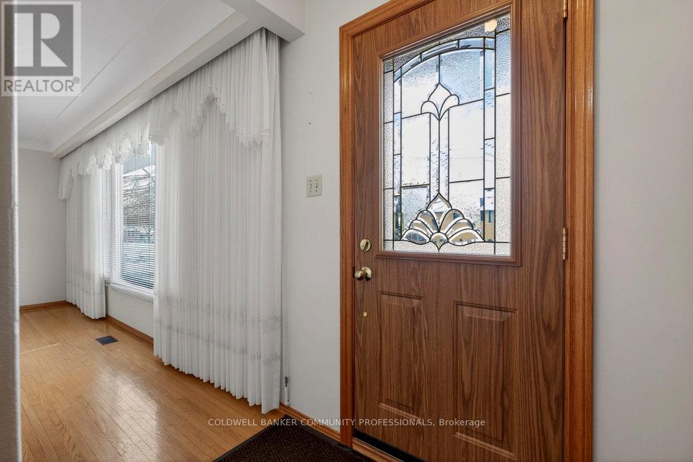 43 Bonaventure Drive, Hamilton, Ontario  L9C 4P4 - Photo 3 - X12610580