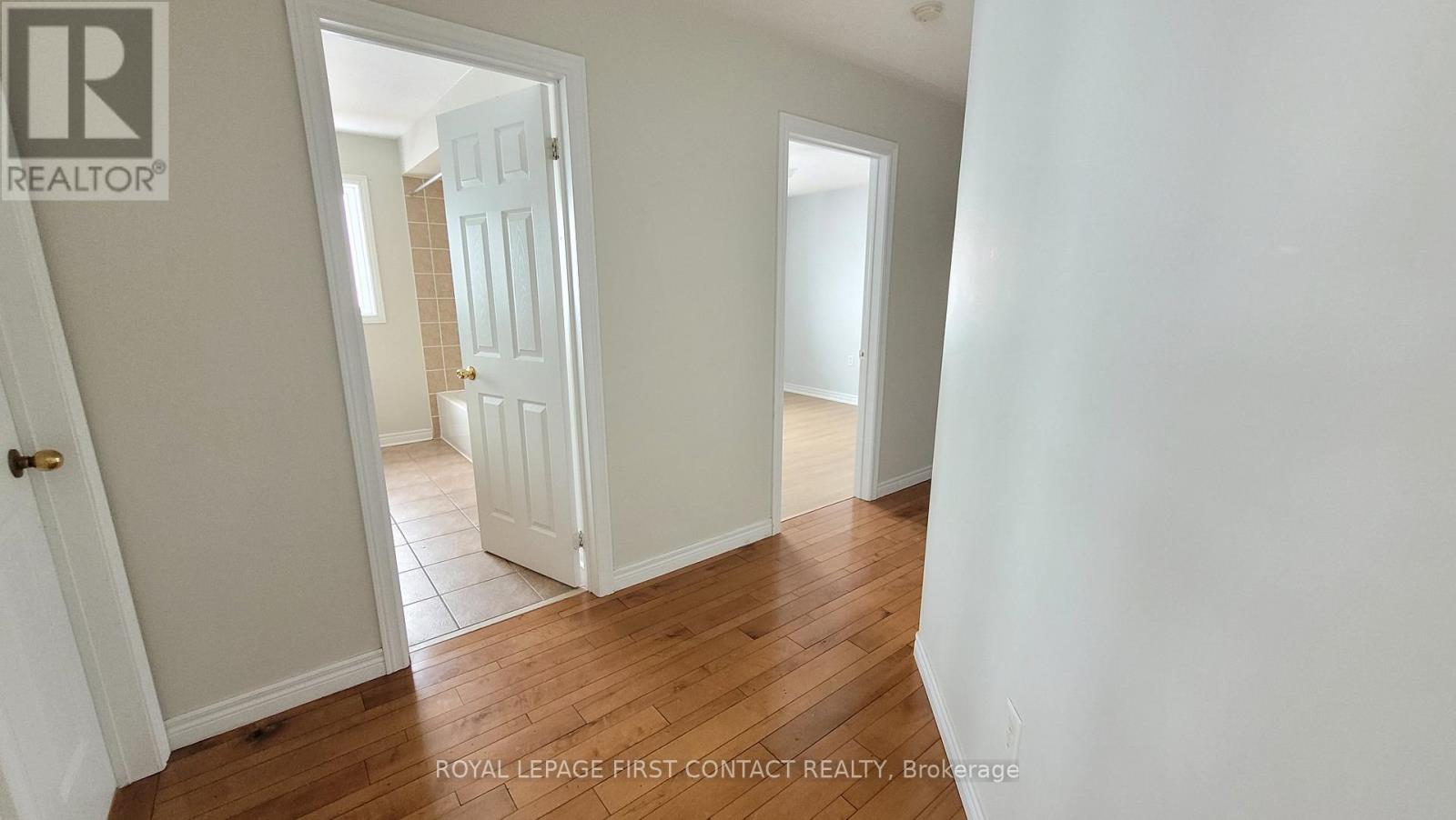 Upper - 58 Lake Crescent, Barrie, Ontario L4N 6A7 - Photo 11 - S12607912