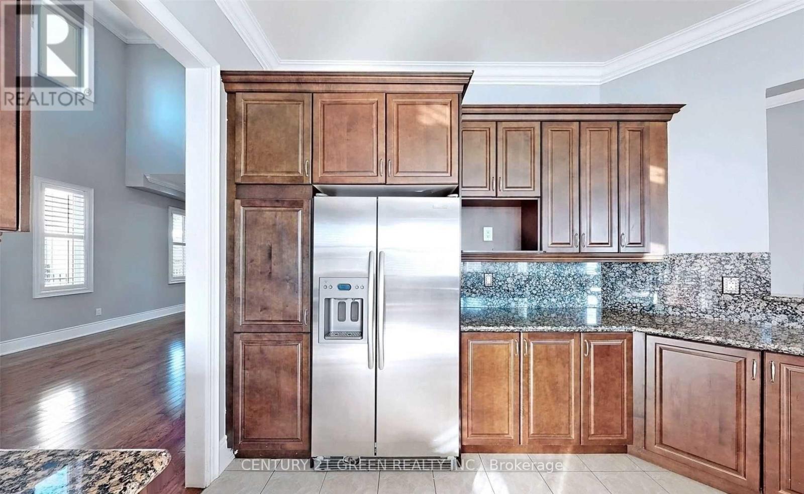 8 Pasadena Avenue, Brampton, Ontario  L6P 2W3 - Photo 7 - W12610326