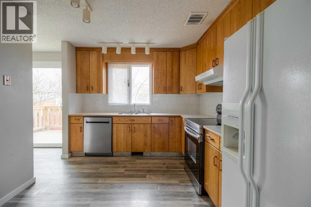 49 Simon Fraser Boulevard W, Lethbridge, Alberta  T1K 4R1 - Photo 8 - A2269360