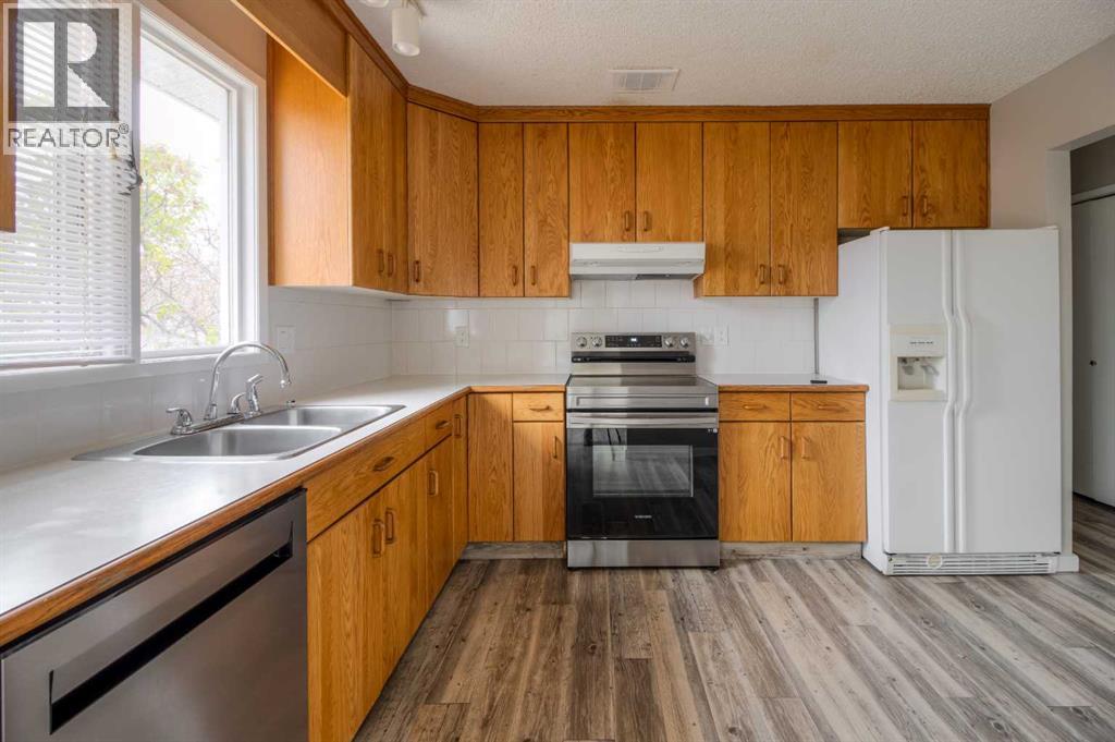 49 Simon Fraser Boulevard W, Lethbridge, Alberta  T1K 4R1 - Photo 11 - A2269360