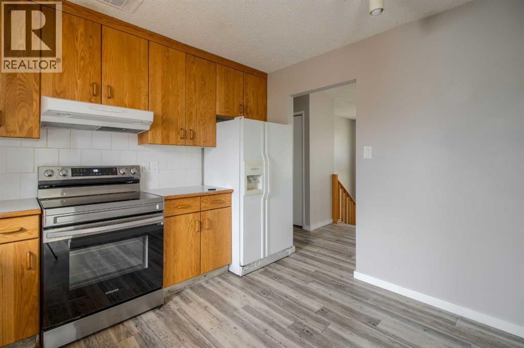 49 Simon Fraser Boulevard W, Lethbridge, Alberta  T1K 4R1 - Photo 12 - A2269360